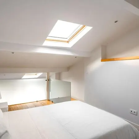 Charming With Ac And Loft On Ground Floor Apartment