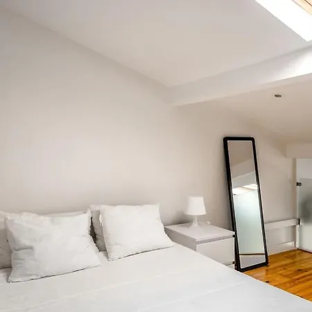 Charming With Ac And Loft On Ground Floor Apartment *
