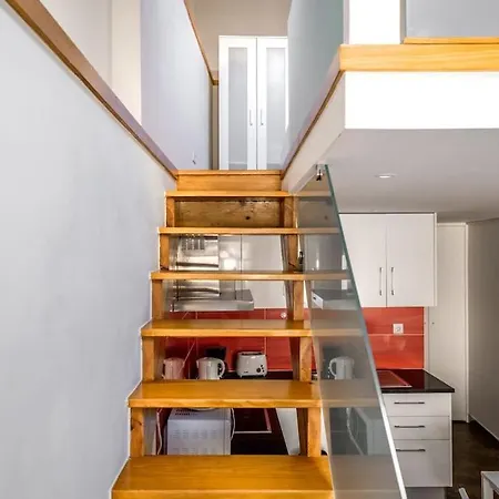 Charming With Ac And Loft On Ground Floor Lisbon
