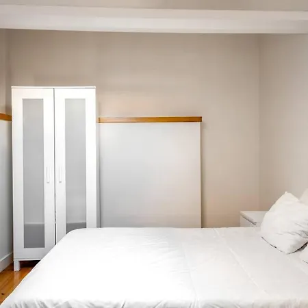 Charming With Ac And Loft On Ground Floor Lisbon