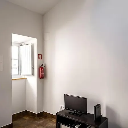 Charming With Ac And Loft On Ground Floor * Lisbon