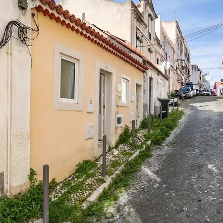 Charming With Ac And Loft On Ground Floor Lisbon