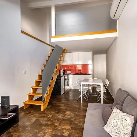 Charming With Ac And Loft On Ground Floor Apartment